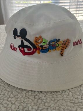 WALT DISNEY WORLD Embroidered Bucket Hat. Pre-owned. See Photos for Details EUC